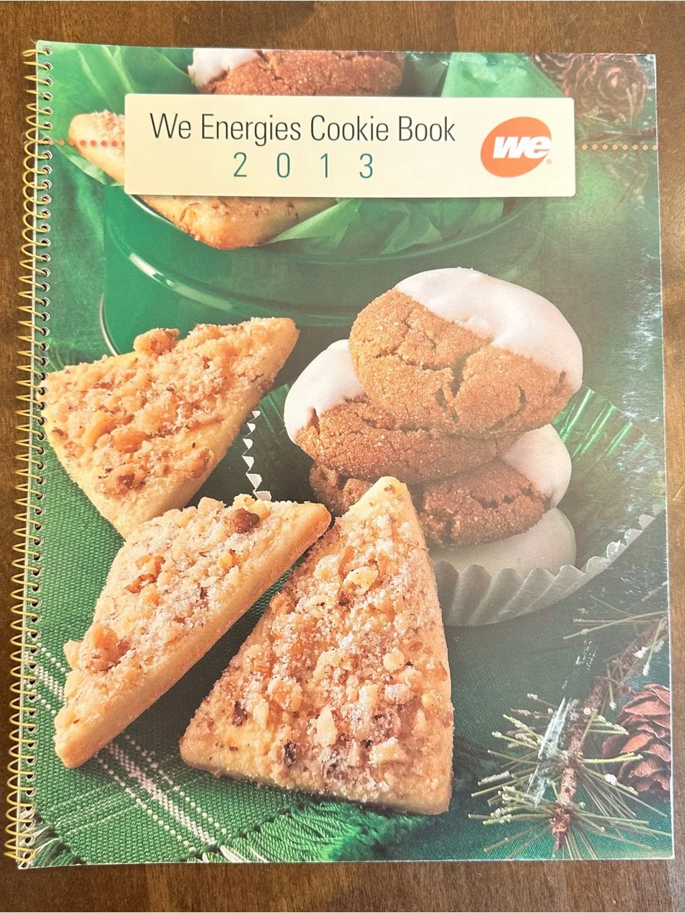We Energies Cookie Books - Bundle of 4 Christmas Cookies Wisconsin